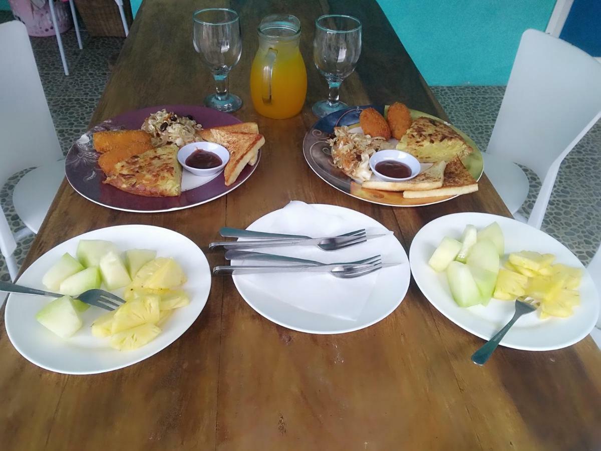 Blue Coral Homestay Karimunjawa Eksteriør billede